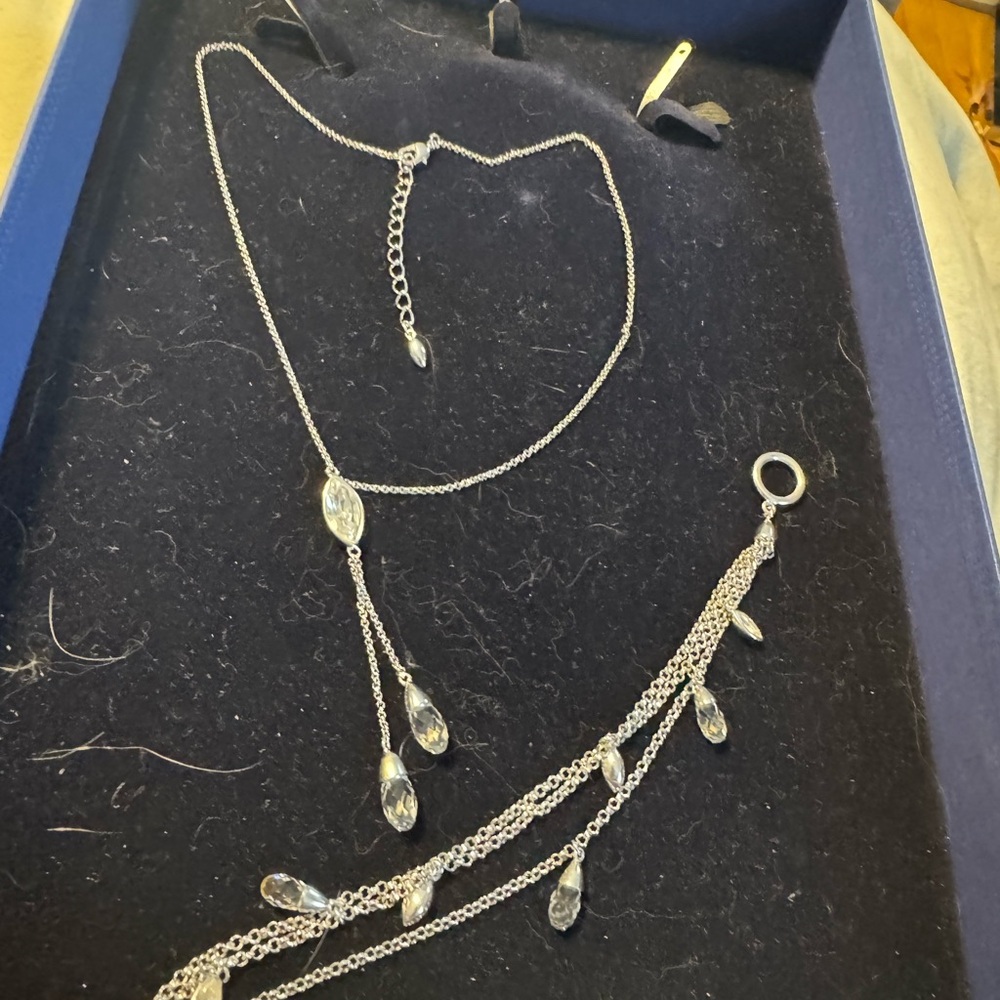 Elegant Silver Necklace with Crystal Accents
